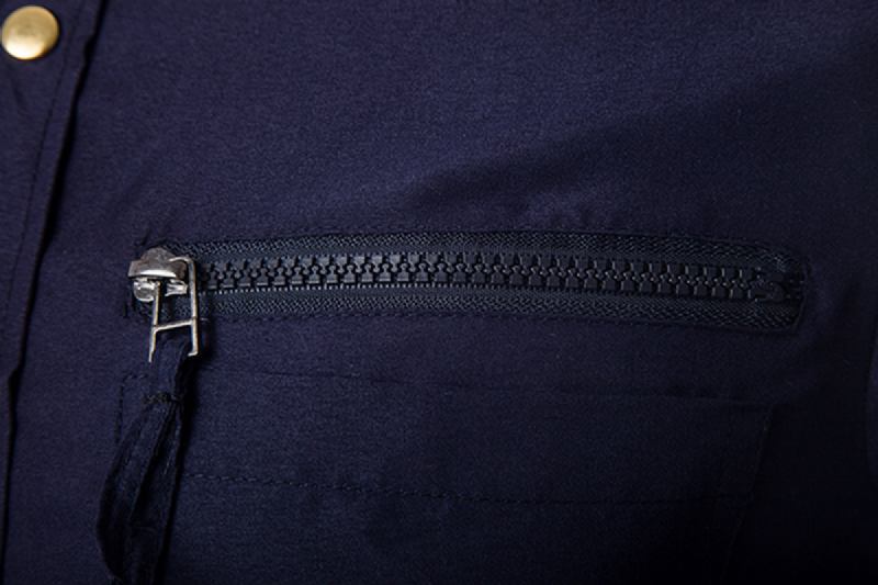 Stilfullt Mode För Män Med Tryckknappar Flera Fickor Dragkedjor Epaulet Dekoration Slim Fit Designerskjorta