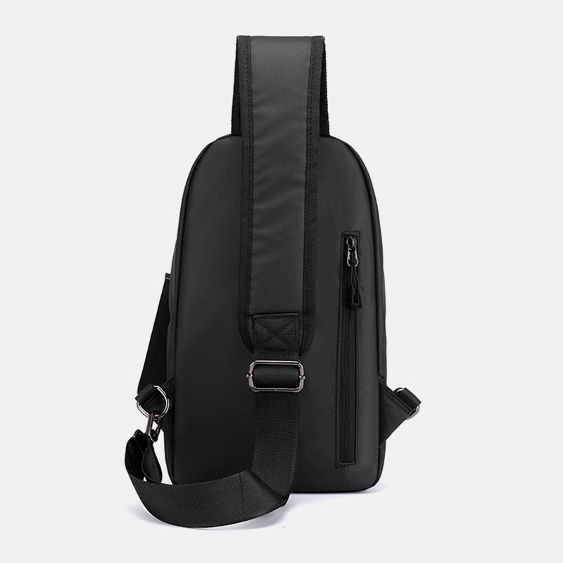 Män Nylon Hörlurar Hål Vattentät Utomhus Crossbody Bag Bröstväska Sling Bag