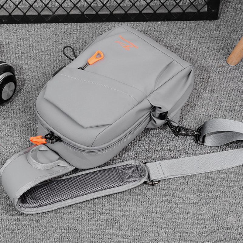 Män Stor Kapacitet Vattentät Bröstväska Med Flera Fickor Casual Sport Usb-laddning Crossbody Axelväska