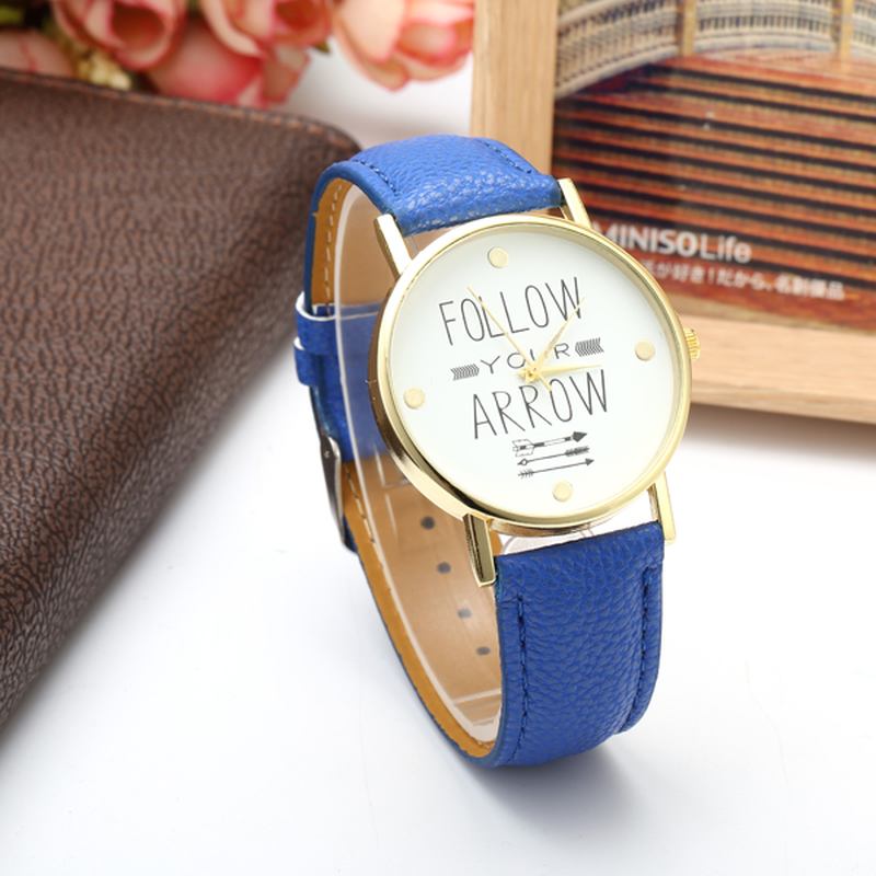 Casual Mode Alfabet Mönster Dial Läderrem Kvinnor Quartz Watch