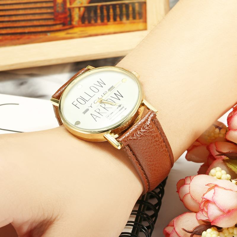 Casual Mode Alfabet Mönster Dial Läderrem Kvinnor Quartz Watch