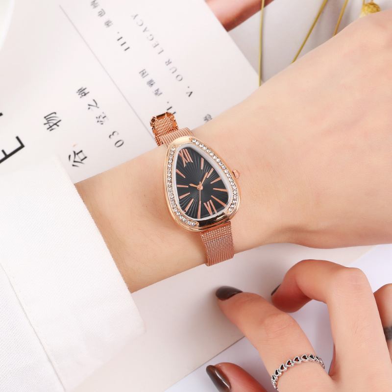 Crystal Case Triangel Dial Enkel Design Full Stell Mesh Bälte Kvinnor Quartz Watch