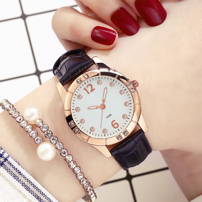 Diamonds Elegant Design Dam Armbandsur Lysande Display Quartz Watch